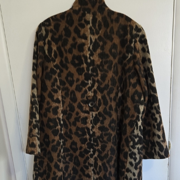 Centigrade Women's Brown and Black Leopard Coat. - Picture 8 of 9